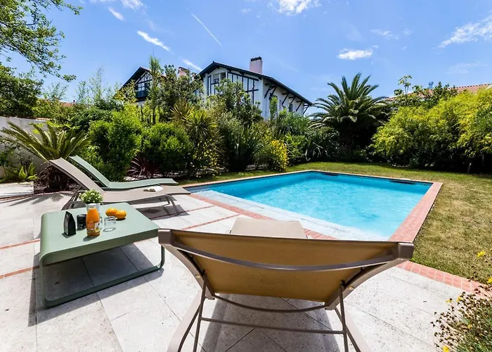 Leonie Keyweek Close To The Lighthouse And Biarritz's Golf Course Biarritz